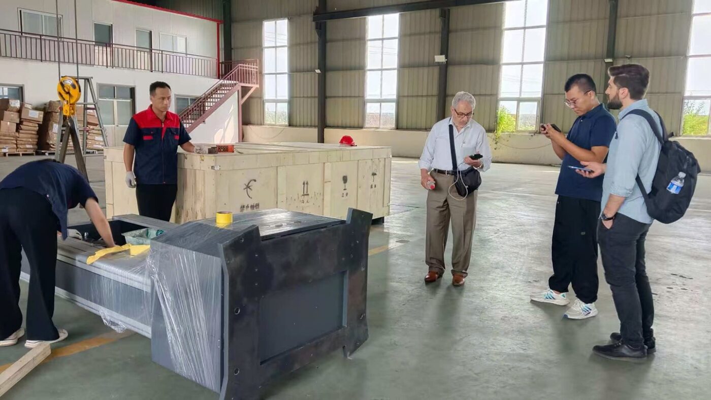 Đón tiếp đối tác quốc tế tham quan và làm việc tại nhà máy